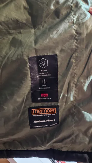 Chaqueta plumas Levi's acolchada negra y verde