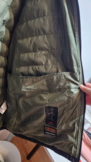 Chaqueta plumas Levi's acolchada negra y verde