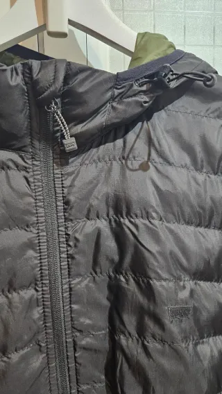 Chaqueta plumas Levi's acolchada negra y verde