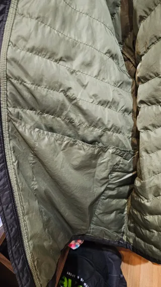 Chaqueta plumas Levi's acolchada negra y verde