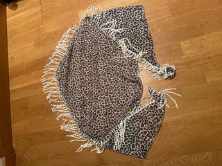 Pañuelo animalprint con flecos