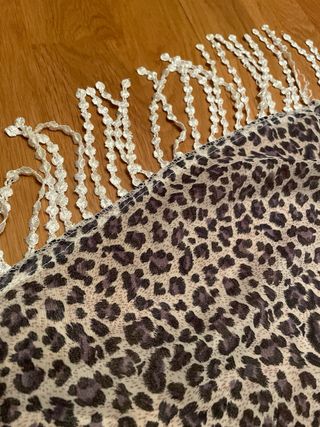 Pañuelo animalprint con flecos