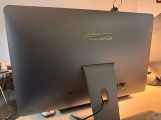 ASUS Zen Aio ZN241IC Plata