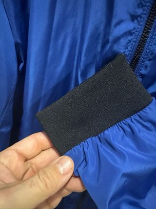 Cazadora Zara Basic Talla XL/44 Azul y fondo Gris