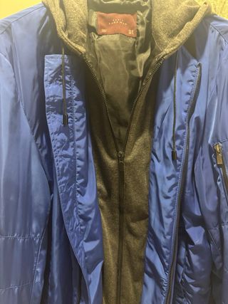 Cazadora Zara Basic Talla XL/44 Azul y fondo Gris