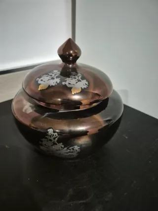 Bombonera antigua decorada