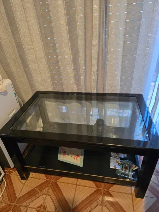 Camas,esceitorio,mesas,sillas,armarios,espejo.....