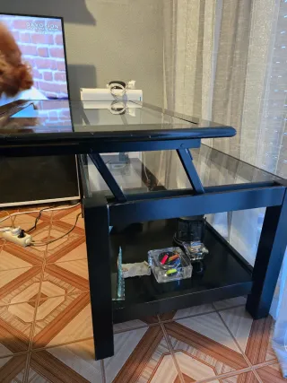 Camas,esceitorio,mesas,sillas,armarios,espejo.....