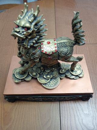 Figura Dragón León Metal Dorado