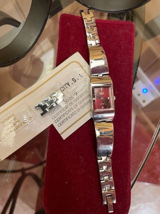 Reloj Dumont Mujer Rojo y Plateado