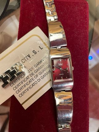 Reloj Dumont Mujer Rojo y Plateado