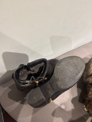 Botines negros con cremallera