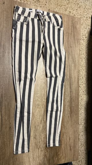 Pantalones Bershka rayas blanco y negro