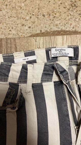 Pantalones Bershka rayas blanco y negro
