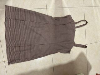 Blusa blanca con flores negras