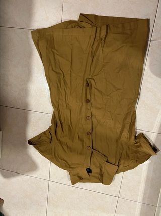 Blusa blanca con flores negras