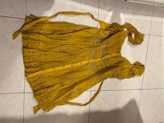 Blusa blanca con flores negras