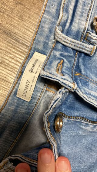 Vaqueros Stradivarius rotos