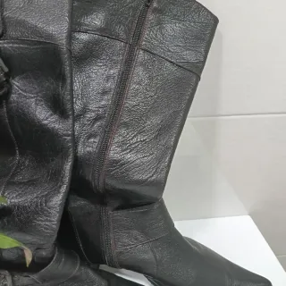 Botas altas de piel negras