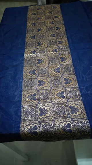 Pashmina azul y dorada con diseño