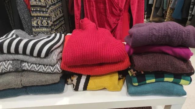 Lote 300 prendas de ropa