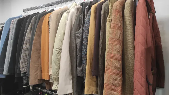 Lote 300 prendas de ropa