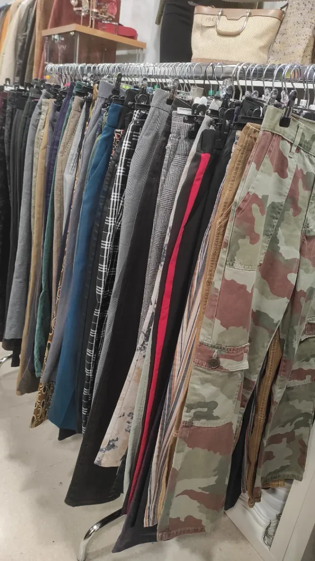 Lote 300 prendas de ropa