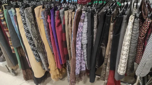 Lote 300 prendas de ropa