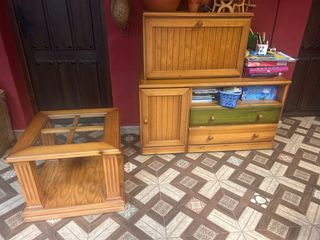 Mesa baja de pino con tapa de cristal mas mueble
