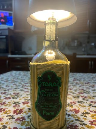 Lampada bottiglia Toro in paglia