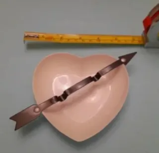 Cenicero metálico forma corazón