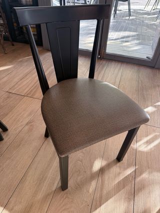 Mesa y sillas para restaurante