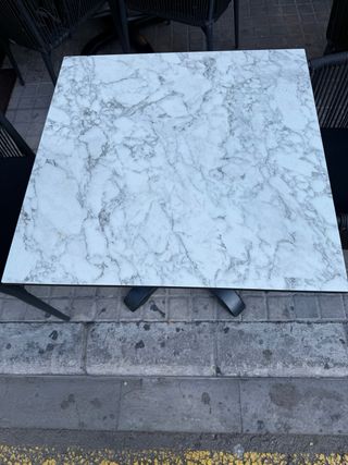 Mesa y sillas para restaurante