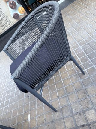 Mesa y sillas para restaurante