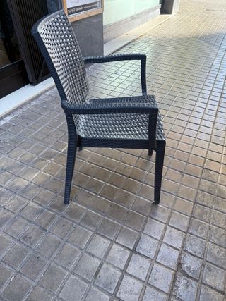 Mesa y sillas para restaurante