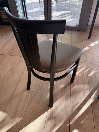 Mesa y sillas para restaurante