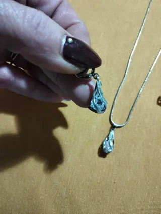 Set gioielli pendente e orecchini