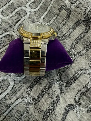 Reloj Guess Dorado y Plateado