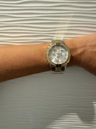 Reloj Guess Dorado y Plateado