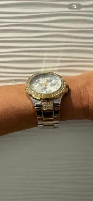 Reloj Guess Dorado y Plateado