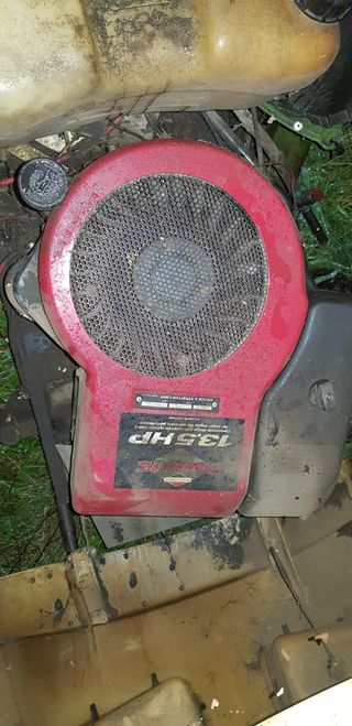 Motor Briggs & Stratton 13.5 HP Tractor Cortacéspe