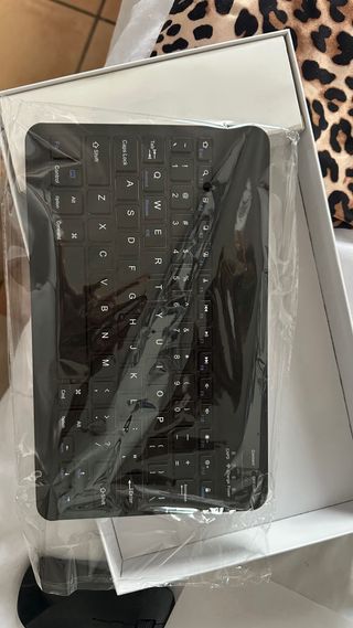 TABLET CON TECLADO Y RATÓN