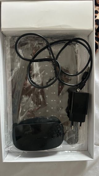 TABLET CON TECLADO Y RATÓN