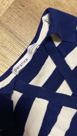 Top Bershka rayas azul y blanco