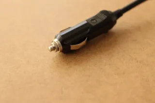 Adaptador mechero coche macho.