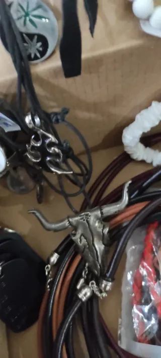 Lote de artículos religiosos y otros amuletos