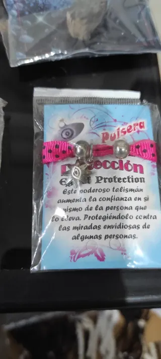 Lote de artículos religiosos y otros amuletos