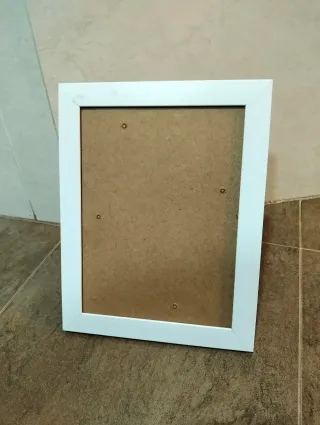 Marco de fotos blanco y madera