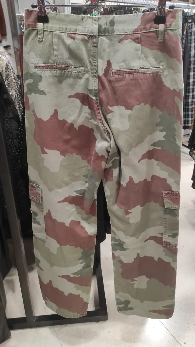 Pantalones cargo camuflaje Talla 32