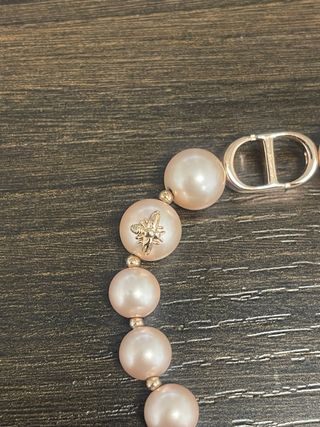 Pulsera Dior Perlas Rosas y Abeja Dorada